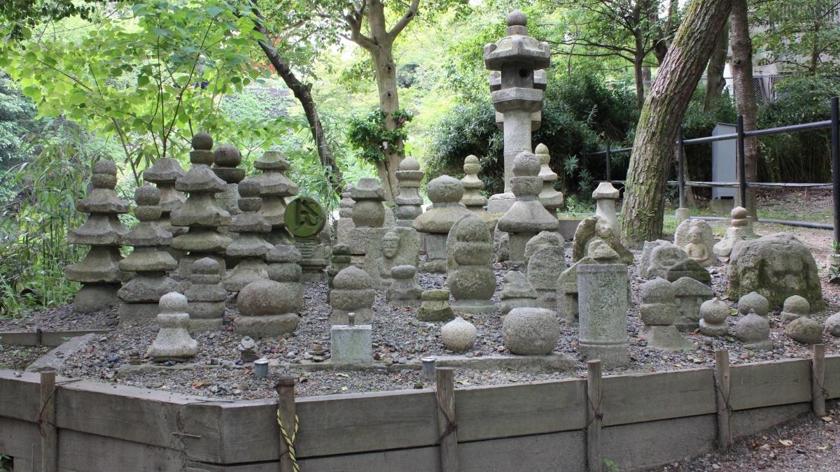 清水寺，位于京都东部的一座佛教寺庙